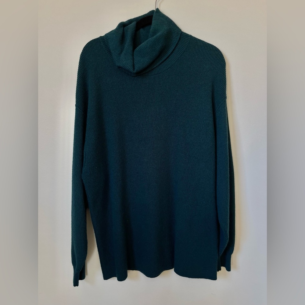 Free People oversized turtleneck sweater size Medium